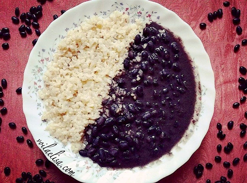 arroz-integral-frijoles-negros-comida-cubana-vegana
